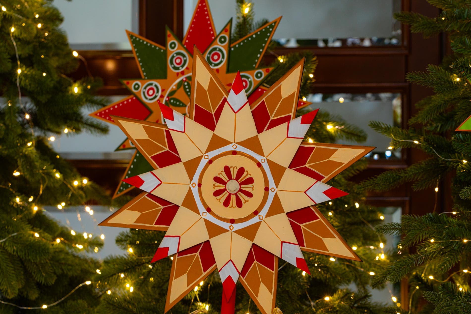 Étoile de Noël traditionnelle ukrainienne peinte à la main